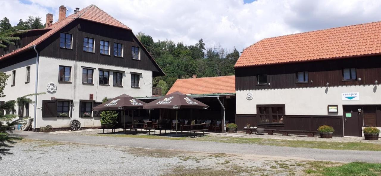 Kratochviluv Mlyn Hotel Cervena Lhota  Exterior foto